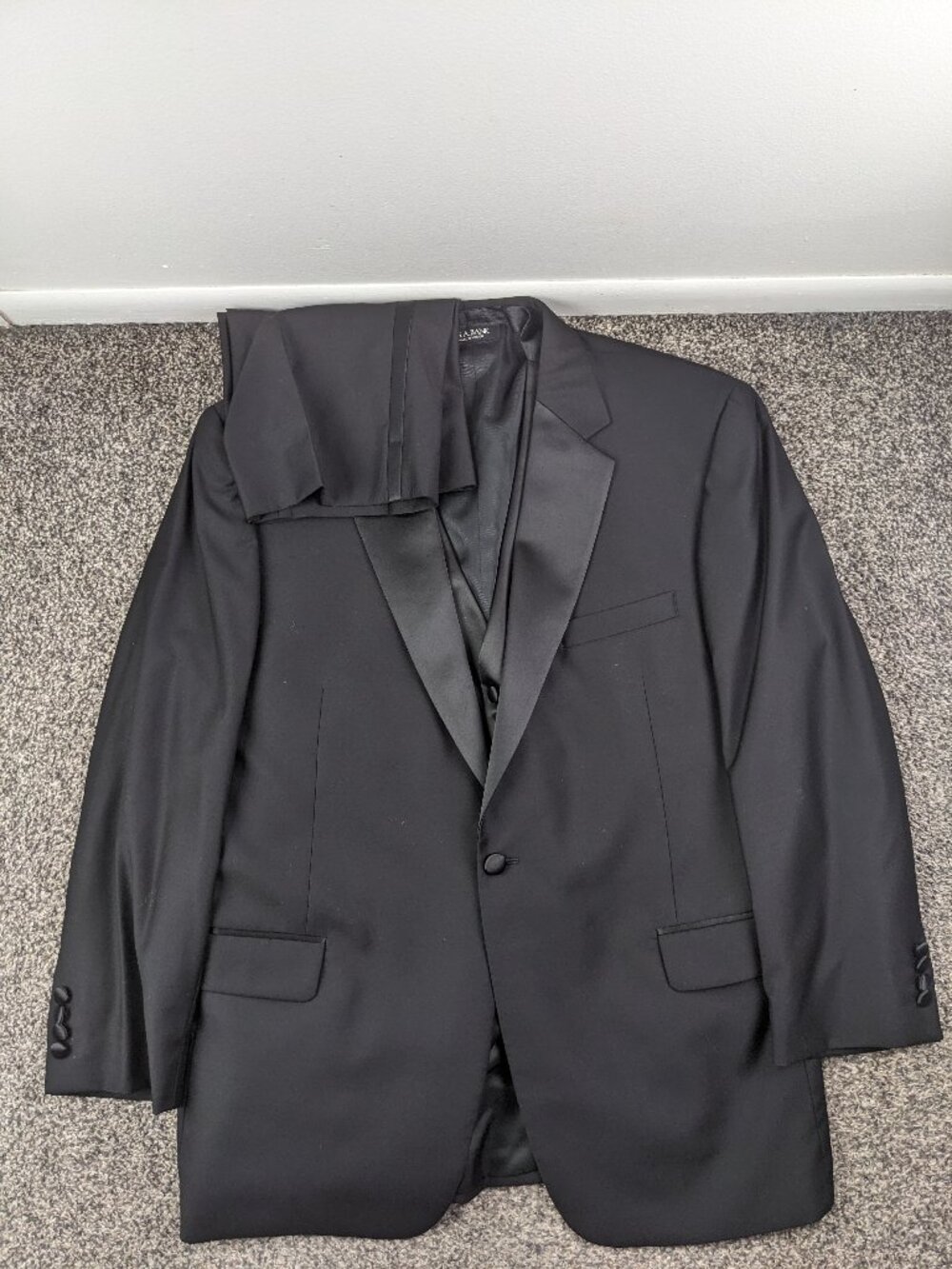 Jos A Bank 46R Tuxedo 3 PC Suit Wool Signature Collection Black 36x30